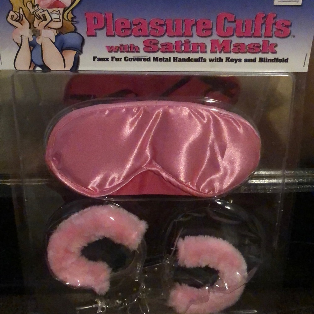 Pleasure cuffs with satin mask
